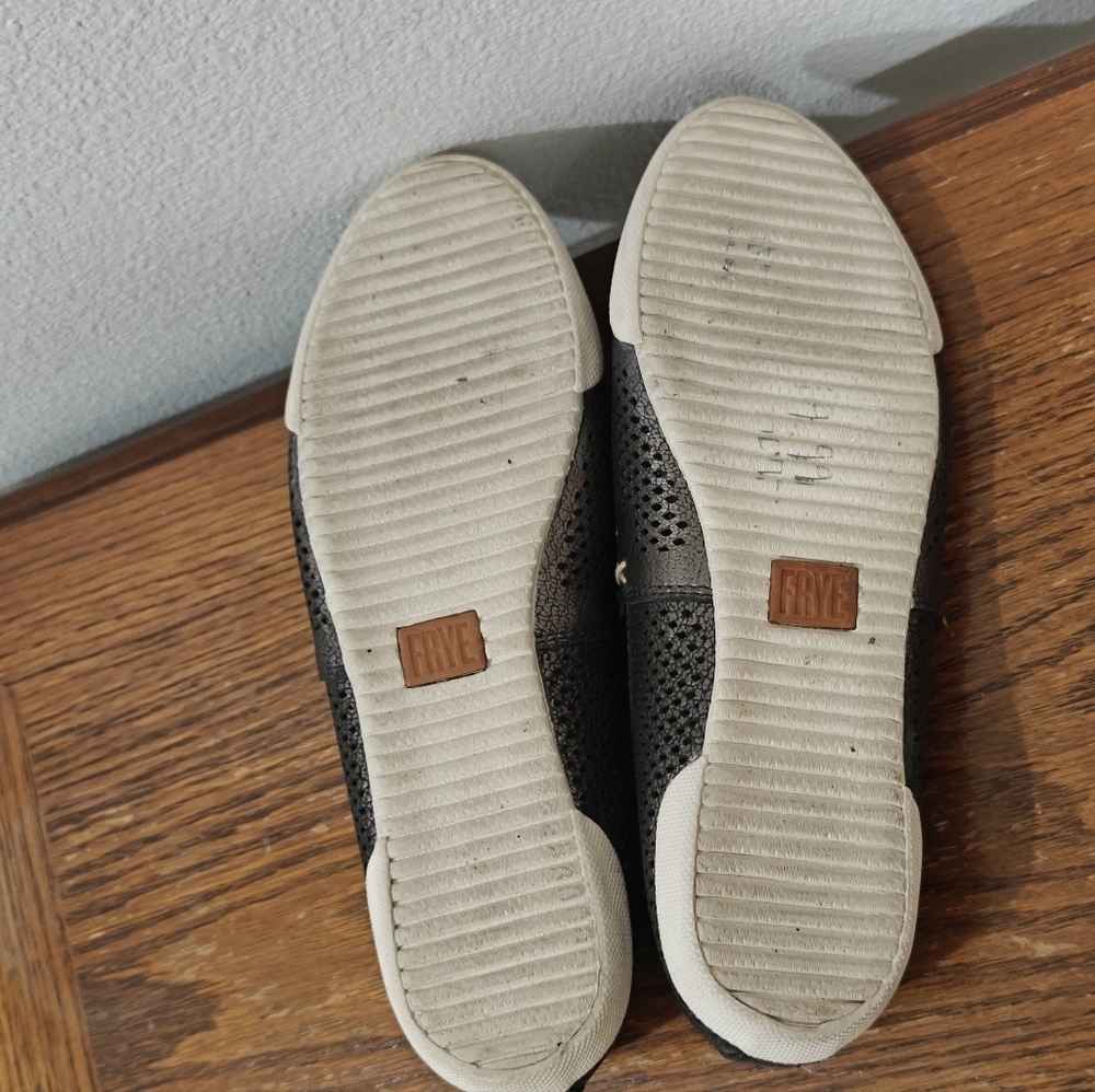 Frye Melanie Pewter Leather Flats Size 6.5 M Metallic - Picture 9 of 12